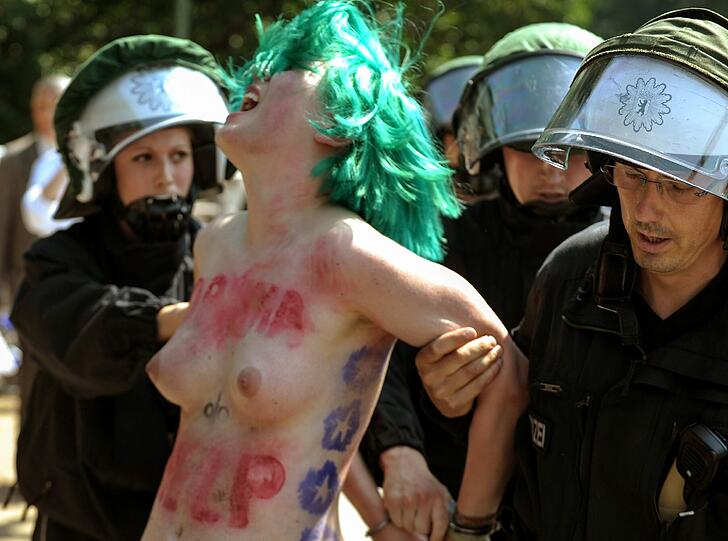 Femen-Proteste beim Obama-Besuch in Berlin.