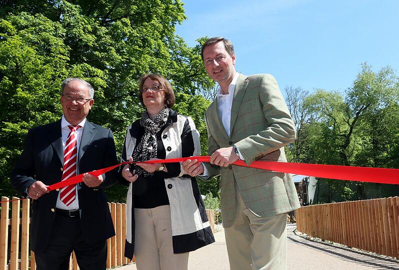 Förderer des Tierparks Hellabrunn: Eröffnung der neuen Giraffensavanne Harald Strötgen, Münchens 2. Bürgermeisterin Christine Strobl und Tierparkchef Andreas Knieriem im Mai 2013.