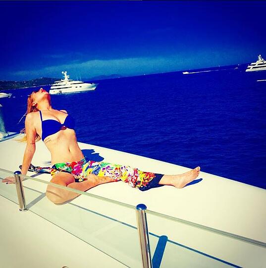 Wie man Sonne richtig tankt, weiß: Lindsay Lohan.
