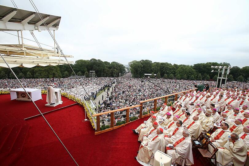 Papst Franziskus bei der Open-Air-Messe im Wallfahrtsort Tschenstochau.