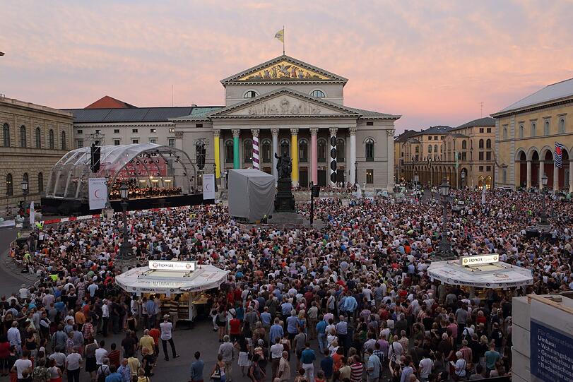 Konzerte von "Oper für alle" fanden in den letzten Jahren meist am Marstallplatz statt. Heuer wird wieder vor der Oper gespielt.