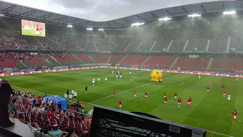 Vor Österreich gegen Deutschland: Starkregen in Klagenfurt! Vor Österreich gegen Deutschland: Starkregen in Klagenfurt!