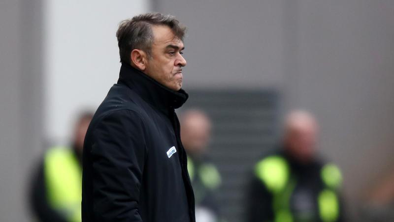 Der Fürther Trainer Damir Buric verfolgt den Spielverlauf. Foto: Daniel Karmann/Archiv Der Fürther Trainer Damir Buric verfolgt den Spielverlauf. Foto: Daniel Karmann/Archiv