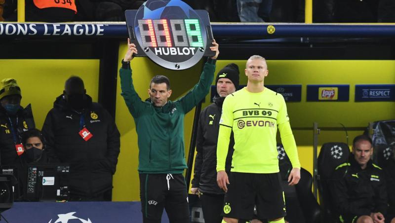 Dortmunds Erling Haaland (Mitte) kommt für die letzten 30 Minuten ins Spiel und macht noch zwei Tore. Dortmunds Erling Haaland (Mitte) kommt für die letzten 30 Minuten ins Spiel und macht noch zwei Tore.