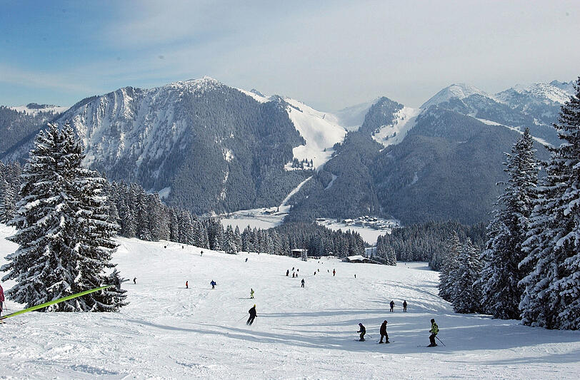 Am Spitzingsee lässt sich prima Ski fahren.