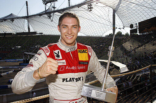 Edoardo Mortara jubelt nach seinem Sieg im Olympiastadion