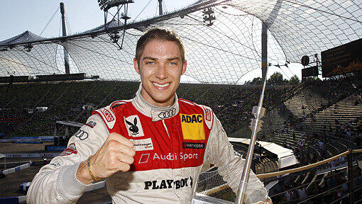 Edoardo Mortara jubelt nach seinem Sieg im Olympiastadion Edoardo Mortara jubelt nach seinem Sieg im Olympiastadion