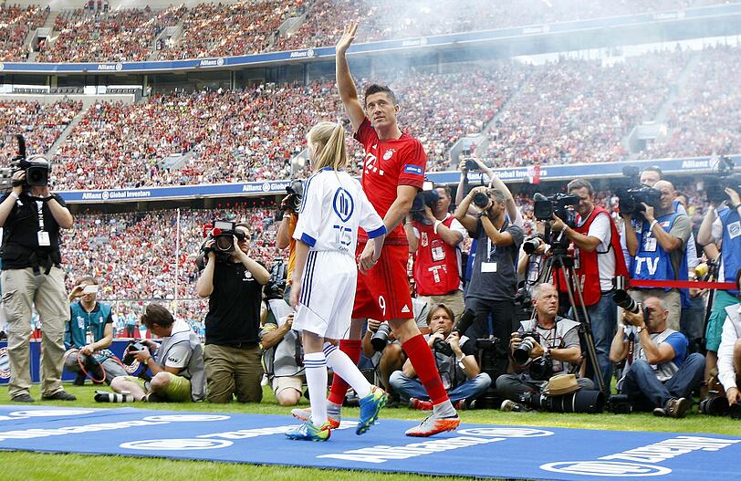 Die Bilder von der Teampresentation und dem anschließenden Showtraining des neuen FC Bayern-Kaders.