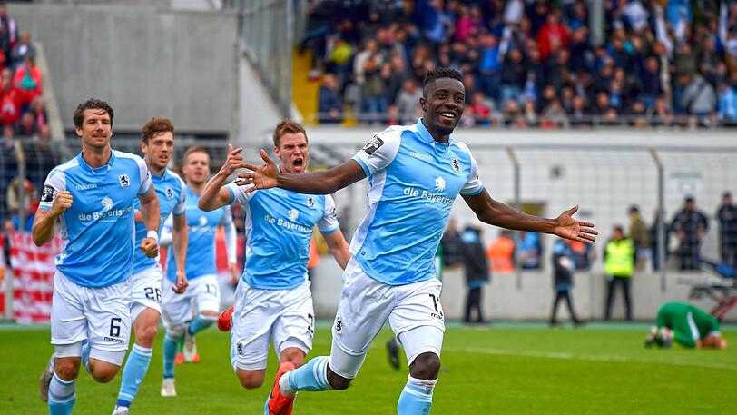 Prince Owusu bejubelt seinen Siegtreffer gegen Fortuna Köln.