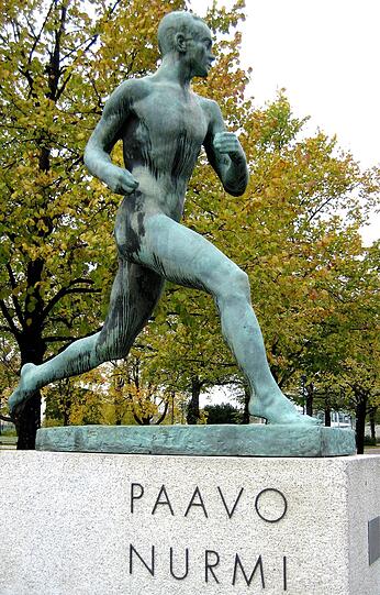 Nurmi-Skulptur vor dem Olympia-stadion in Helsinki.