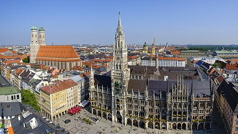 Marienplatz und Frauenkirche sind nur zwei der beliebten Sehenswürdigkeiten in München.