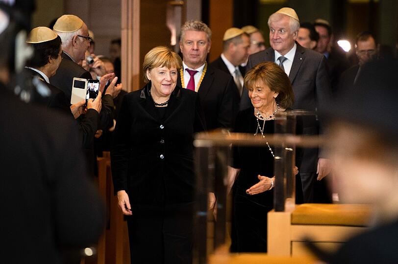 Angela Merkel bekam am Mittwoch die Ohel-Jakob-Medaille in Gold überreicht - die höchste Auszeichnung der israelitichen Kultusgemeinde.