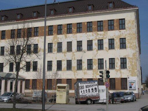 Viele Bewohner wünschen sich am Mangfallplatz lieber einen Supermarkt als den Klotz der alten "University of Maryland", schimpft der SPD-Politiker.