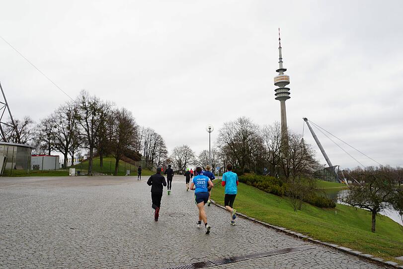 Noch einmal einen Winterlauf mit rund 1000 Teilnehmern gab es am Samstag im Olympiapark. Hier die besten Bilder.