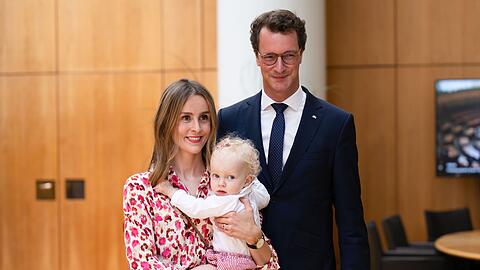 Hendrik Wüst mit Ehefrau Katharina und Tochter Philippa.