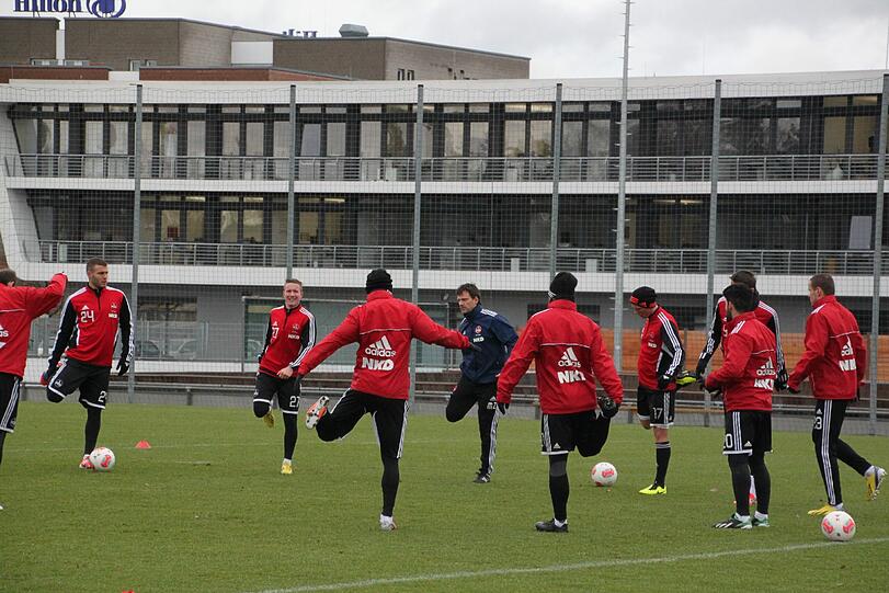 Warm-Up mit Fitnesscoach Markus Zidek.