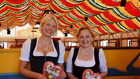 Ein Herz fürs Hippodrom: Tina Krätz (l.) und Johanna Barsy verlegen es heuer von der Wiesn in den Postpalast.