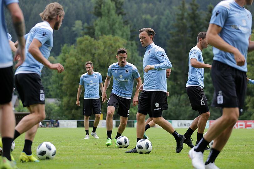 Die Löwen bei ihrer ersten Einheit im Trainingslager in Bodenmais. Die Bilder.