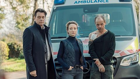 "Die Toten vom Bodensee: Die Messias": Thomas Komlatschek (Hary Prinz, l.), Luisa Hoffmann (Alina Fritsch) und Micha Oberländer (Matthias Koeberlin) ermitteln.