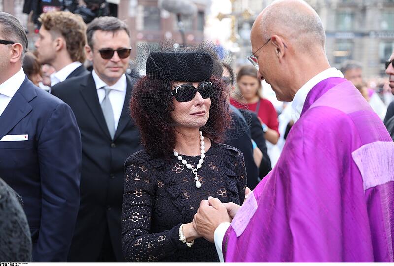 Ex-Frau Christina Lugner mit Dompfarrer Toni Faber.