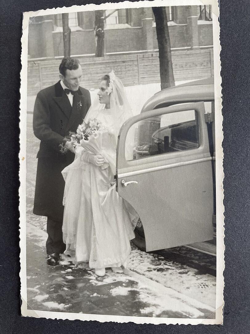 1952 heiraten Maria Cieply und Walter Endres. Das Paar bekommt zwei Kinder. Seit 1996 ist Maria Endres Witwe.