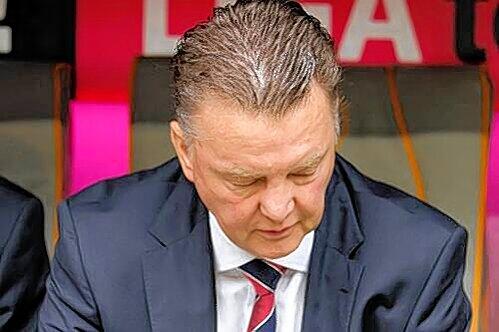 Hat er sich verzockt? Bayern-Coach van Gaal zeigte sich in Basel selbstkritisch.