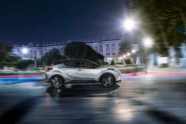 Der 1,2-Liter-Turbobenziner im Toyota C-HR leistet überschaubare 116 PS. Das Fahrwerk würde mehr vertragen.