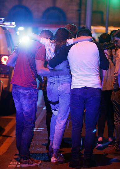 Mindestens 19 Tote nach Explosion bei Ariana-Grande-Konzert. Die ersten Bilder vom Ort des mutmaßlichen Terroranschlags.