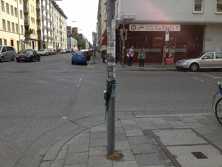 Niedrige Temperaturen sind für diese Ampel kein Problem mehr: Sie hat einen Schal!