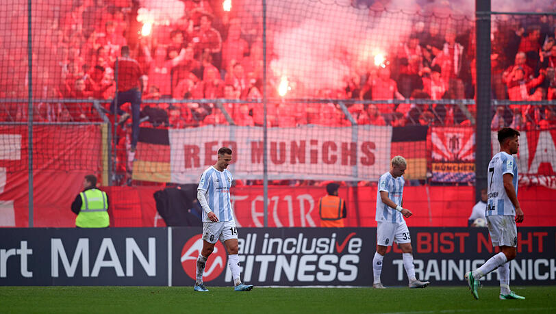 Hängende Köpfe: Die Löwen mussten sich im Derby gegen Bayern II mit 2:4 geschlagen geben. Hängende Köpfe: Die Löwen mussten sich im Derby gegen Bayern II mit 2:4 geschlagen geben.