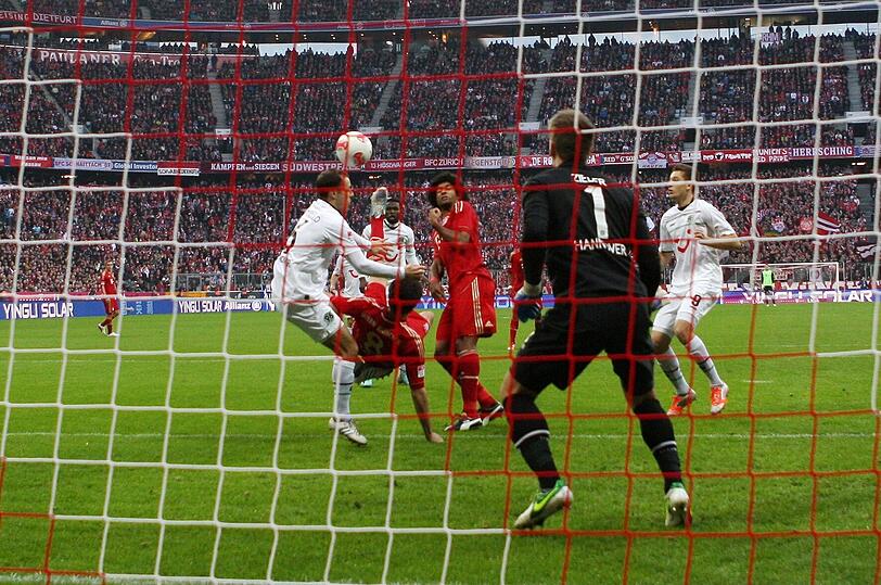 13. Spieltag, FC Bayern - Hannover 96 5:0: Javi Martínez macht sein erstes Bayern-Tor - per Fallrückzieher! Noch ein Debüt: Gomez kommt nach drei Monaten Pause wieder auf den Platz und trifft nach 26 Sekunden zum Endstand.