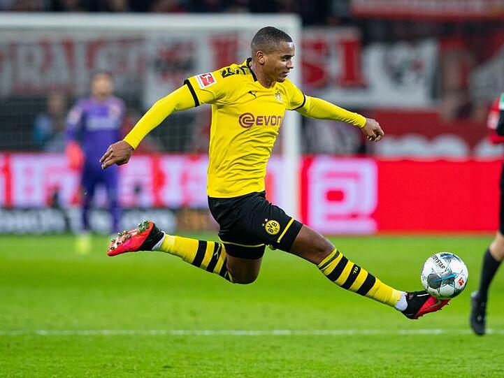 Der Dortmunder Manuel Akanji fordert mehr Engagement gegen Rassismus.