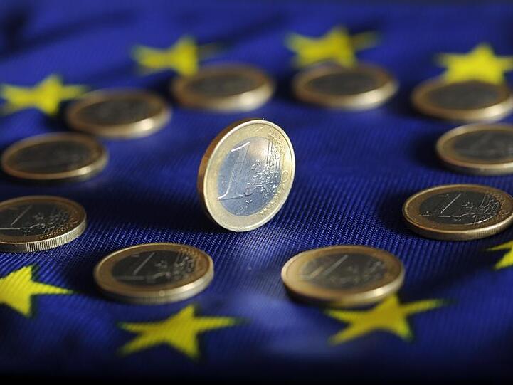 Laut Statistikamt Eurostat ging die Schuldenquote in der Eurozone im vergangenen Jahr zurück - allerdings weniger stark als angenommen.