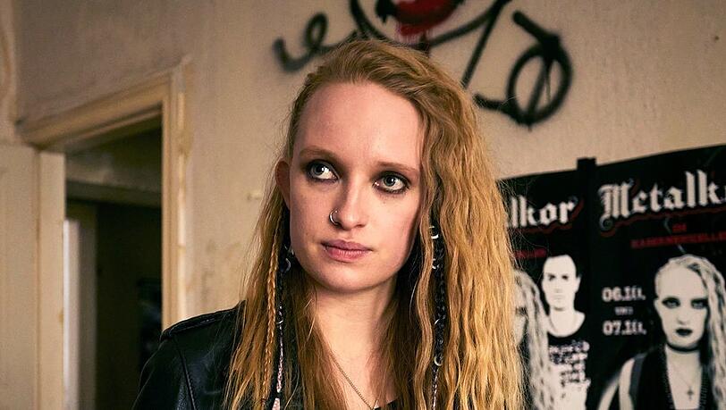 "Die Heiland - Wir sind Anwalt: Rebellenkind": Natti Hendricks (Luzia Oppermann) scheint niemandem zu vertrauen.