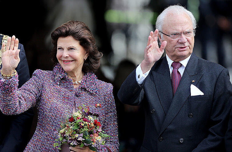 König Carl XVI. Gustaf und seine Frau Königin Silvia von Schweden besuchen Leipzig. Dort spricht Königin Silvia auf einer Tagung zum Schutz von Kindern, König Carl XIV. Gustaf trifft Wissenschaftler.