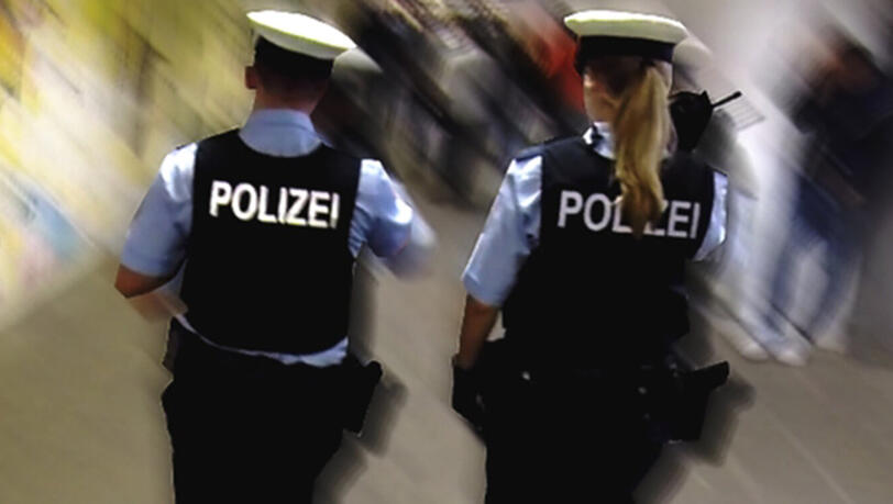 Bei der Bundespolizei meldete sich am Montagmorgen ein Mann, der angab, von drei anderen Männern verprügelt worden zu sein. Bei der Bundespolizei meldete sich am Montagmorgen ein Mann, der angab, von drei anderen Männern verprügelt worden zu sein.