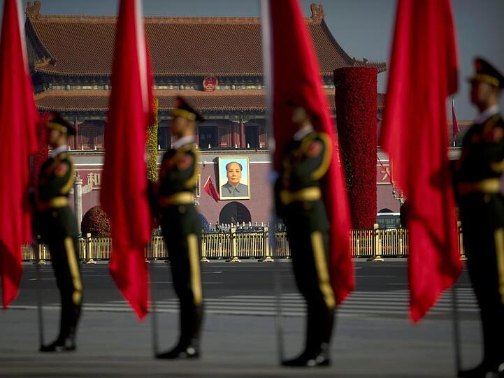 Das Bild von Mao Tsetung, dem Gründer der Volksrepublik China, am Eingang zur verbotenen Stadt in Peking.