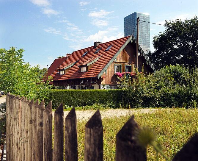 In Moosach prallen alte Häuser und das moderne Uptown aufeinander.
