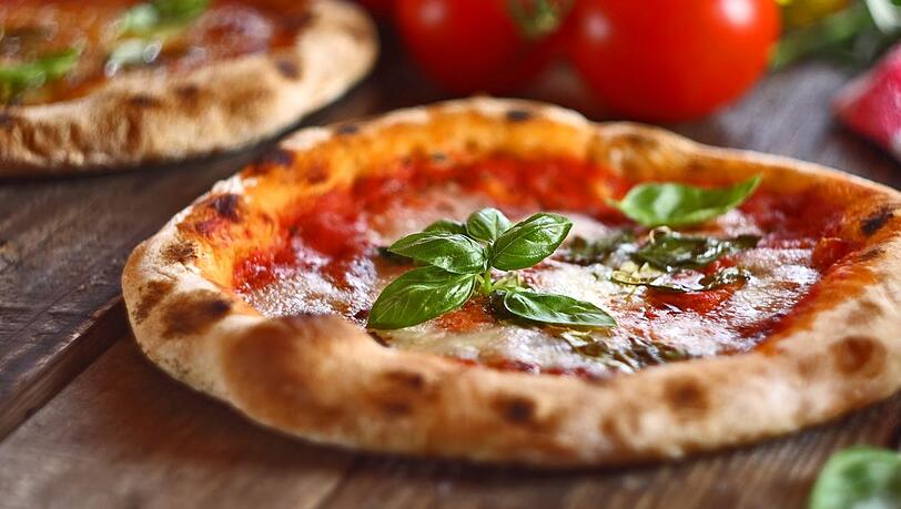 Für eine der Top-Ten-Pizzas in Europa müssen Feinschmecker nicht einmal Deutschland verlassen. Für eine der Top-Ten-Pizzas in Europa müssen Feinschmecker nicht einmal Deutschland verlassen.