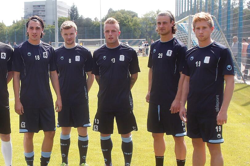 Strahlender Sonnenschein: Der TSV 1860 startet die Mission Aufstieg. Mit dabei: Die Neulöwen Daniel Adlung, Yannick Stark, Stephan Hain, Sebastian Hertner und Markus Schwabl. Die Bilder