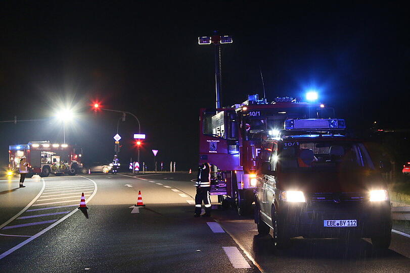 7-jähriges Kind stirbt bei schwerem Verkehrsunfall auf der B304 Ebersberg.