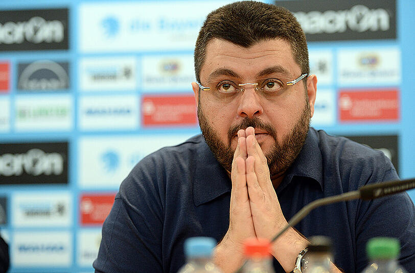 Im November knallt es beim TSV 1860 München: Investor Hasan Ismaik schmeißt fast die gesamte Belegschaft raus, die Löwen verhängen einen Medienboykott.