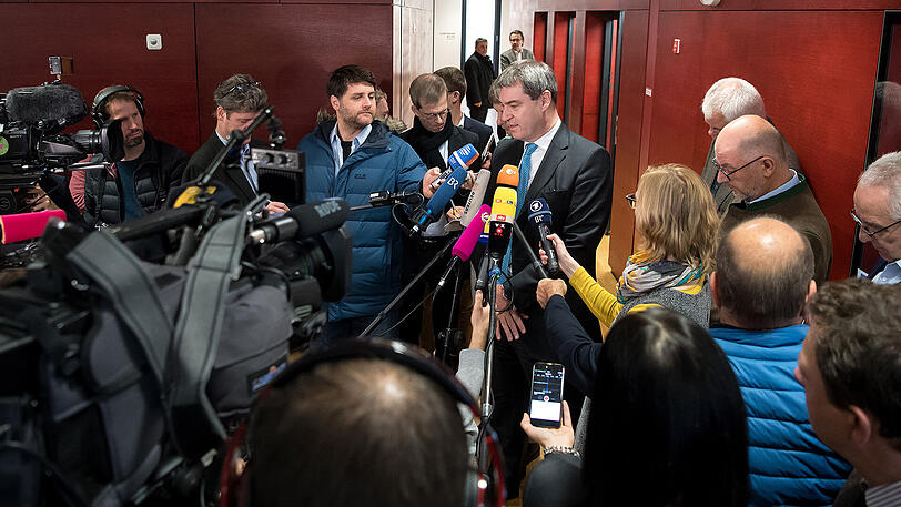Bayerns Finanzminister Markus Söder (CSU) spricht am Mittwoch im bayerischen Landtag zu Journalisten.