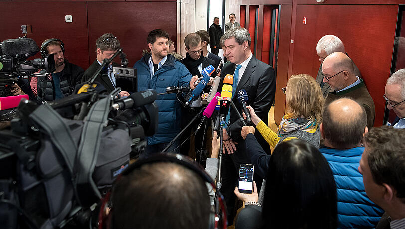 Bayerns Finanzminister Markus Söder (CSU) spricht am Mittwoch im bayerischen Landtag zu Journalisten. Bayerns Finanzminister Markus Söder (CSU) spricht am Mittwoch im bayerischen Landtag zu Journalisten.