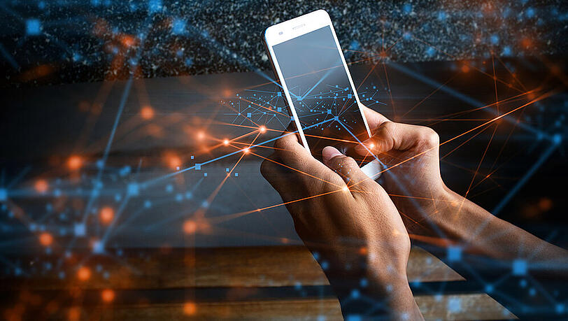 Das Smartphone wird zum wichtigen Tool während der Corona-Krise. Das Smartphone wird zum wichtigen Tool während der Corona-Krise.