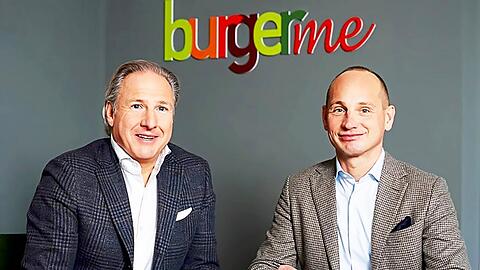 Stephan Gschöderer und Johannes Bankwitz, die Chefs der deutschlandweiten Burger-Kette Burgerme. Sie liefern ausschließlich.