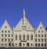 Das gotische Rathaus in der Altstadt. Das gotische Rathaus in der Altstadt.