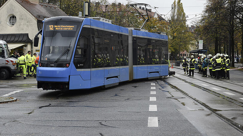 Die Tram war auf einer Wendeschleife aus den Schienen gesprungen.