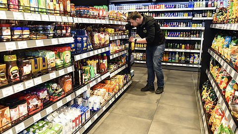 Der Kunde merkt bei Mogelpackungen oft nicht auf den ersten Blick, dass der Preis still und heimlich gestiegen ist.