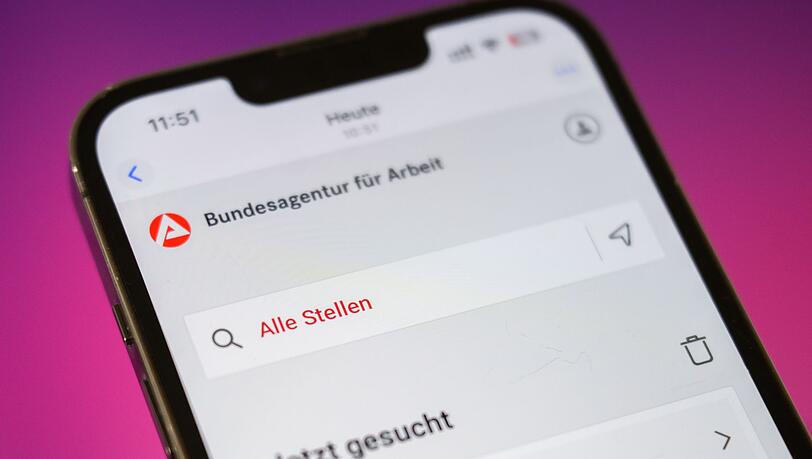 Die Arbeitslosigkeit in Deutschland ist im Februar leicht gesunken, die Zahl der Arbeitslosen bleibt aber oberhalb der Grenze von drei Millionen (Archivbild).